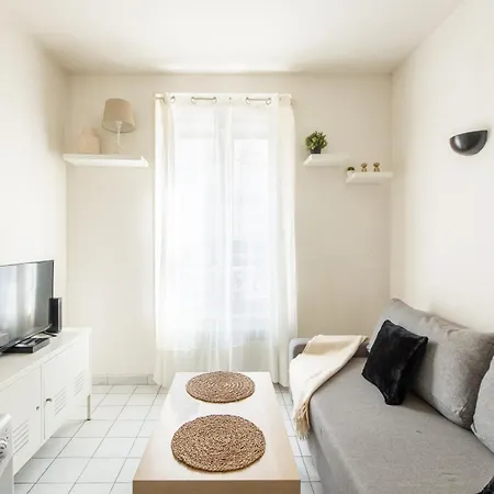 1 Bedroom Ideally Located Only 1 Minute To The Metro In Montmartre Neighbourhood Appartamento