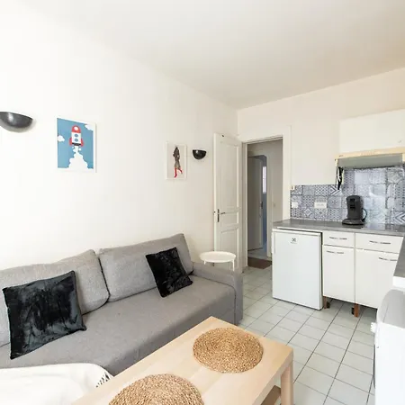 1 Bedroom Ideally Located Only 1 Minute To The Metro In Montmartre Neighbourhood Appartamento