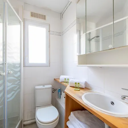 1 Bedroom Ideally Located Only 1 Minute To The Metro In Montmartre Neighbourhood Appartamento Parigi